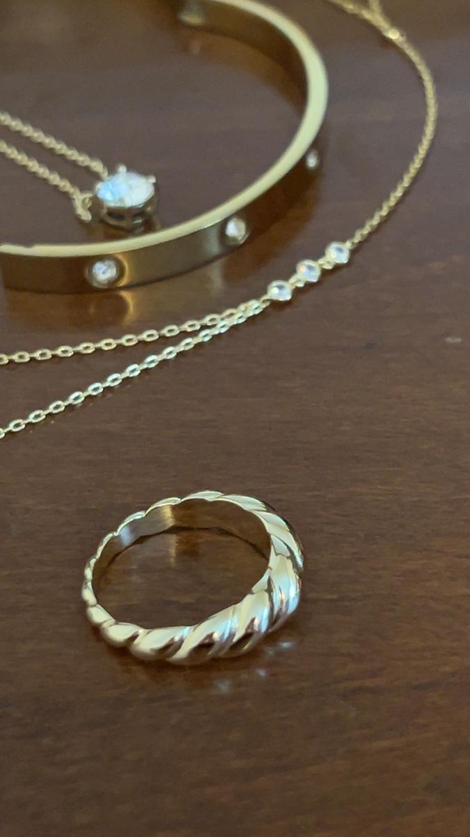 Item: Yellow Gold, 9