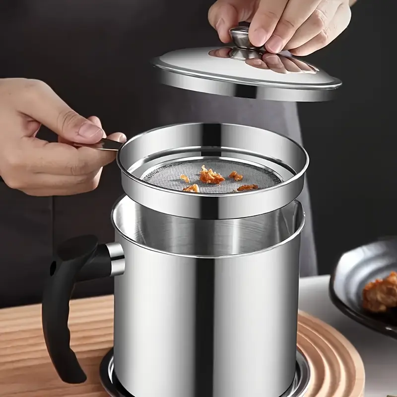 Durable Stainless Steel Oil Bottle with Built-In Filter, Leak-Proof Design, Heat Resistant, Easy Clean, Ideal Kitchen Storage Container, Oil Dispenser for Kitchen, Kitchen Gadgets, Cooking Oil Container, Oil Bottles for Kitchen, Kitchenware