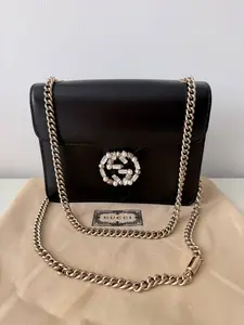 Pre-owned Leather Shoulder Bags Bolso Gucci Interlocking G en Piel Negra con Broche de Cristales y Perlas Edición de Lujo