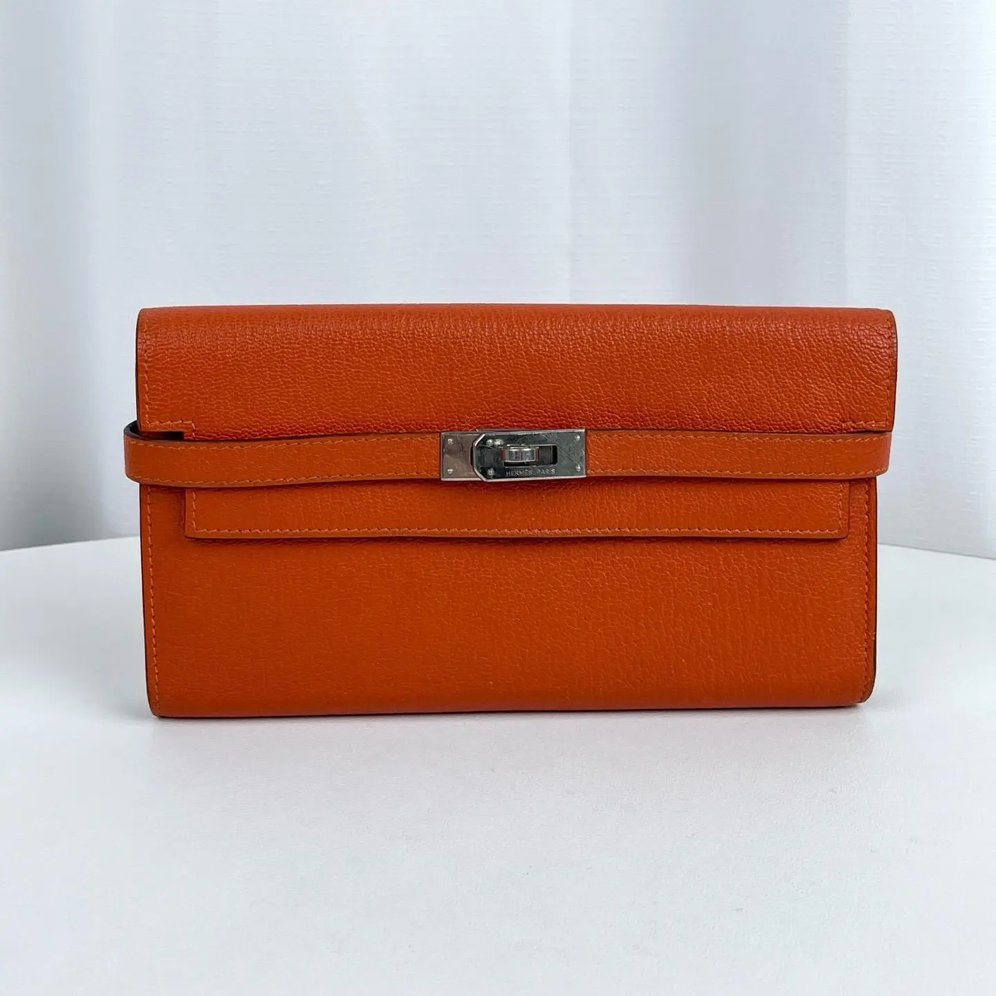 Pre-owned HERMÈS Orange Chevre Leather Palladium Plated Kelly Wallet 22500340