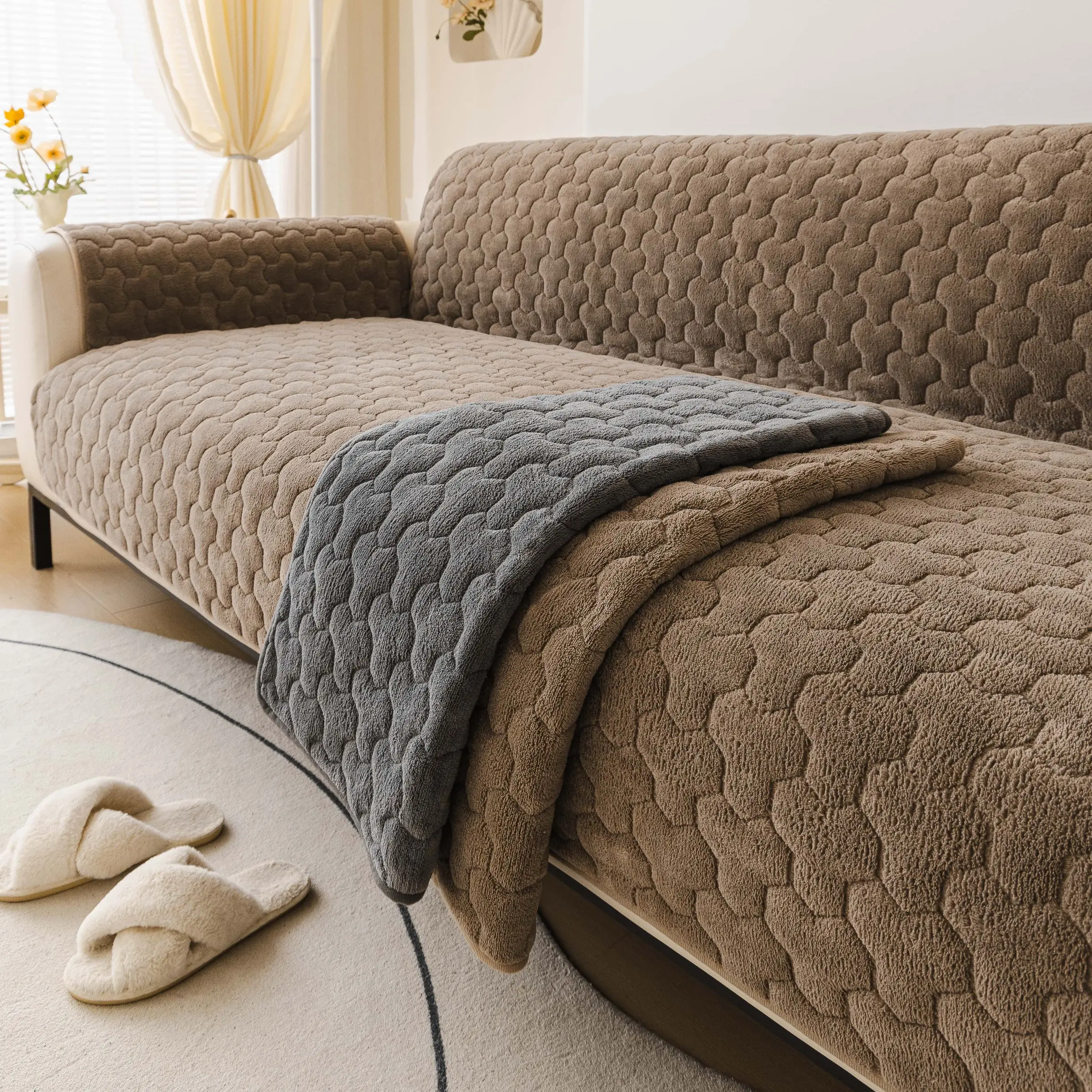 Reversible Sofa Cover, 1 PC Couch Cover for Dogs with Elastic Straps, Anti-slip Repellent Furniture Protector for Pets Couch Cover for 3 Cushion Couch, Quilted Sofa Cover