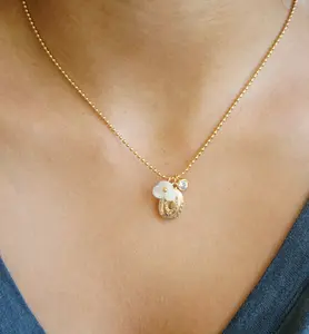 Gold Locket Necklace Gift for Mom Dainty Sentimental Locket Charm Necklace Aesthetical Necklace for Woman Heirloom Jewelry Gift Idea