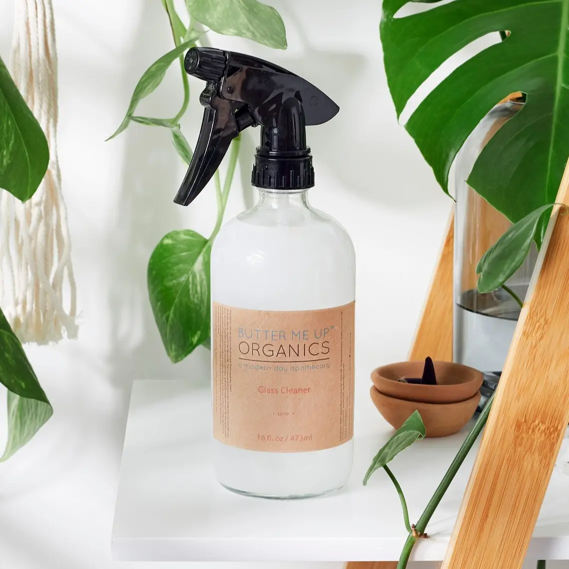 Natural Glass Cleaner / Non toxic cleaning products / Eco friendly home / Zero waste home