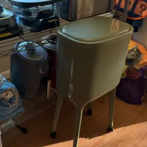 UFORU 16L Rolling Trash Can Includes 60 Trash Bags No-Bend High-Leg Design Pressure-Sealed Odor-Proof Lid Lockable Wheels Space-Saving Slim Profile Durable ABS & PP Construction Three Color Options for Kitchen & Living Room#SummerWins	#DFYD
