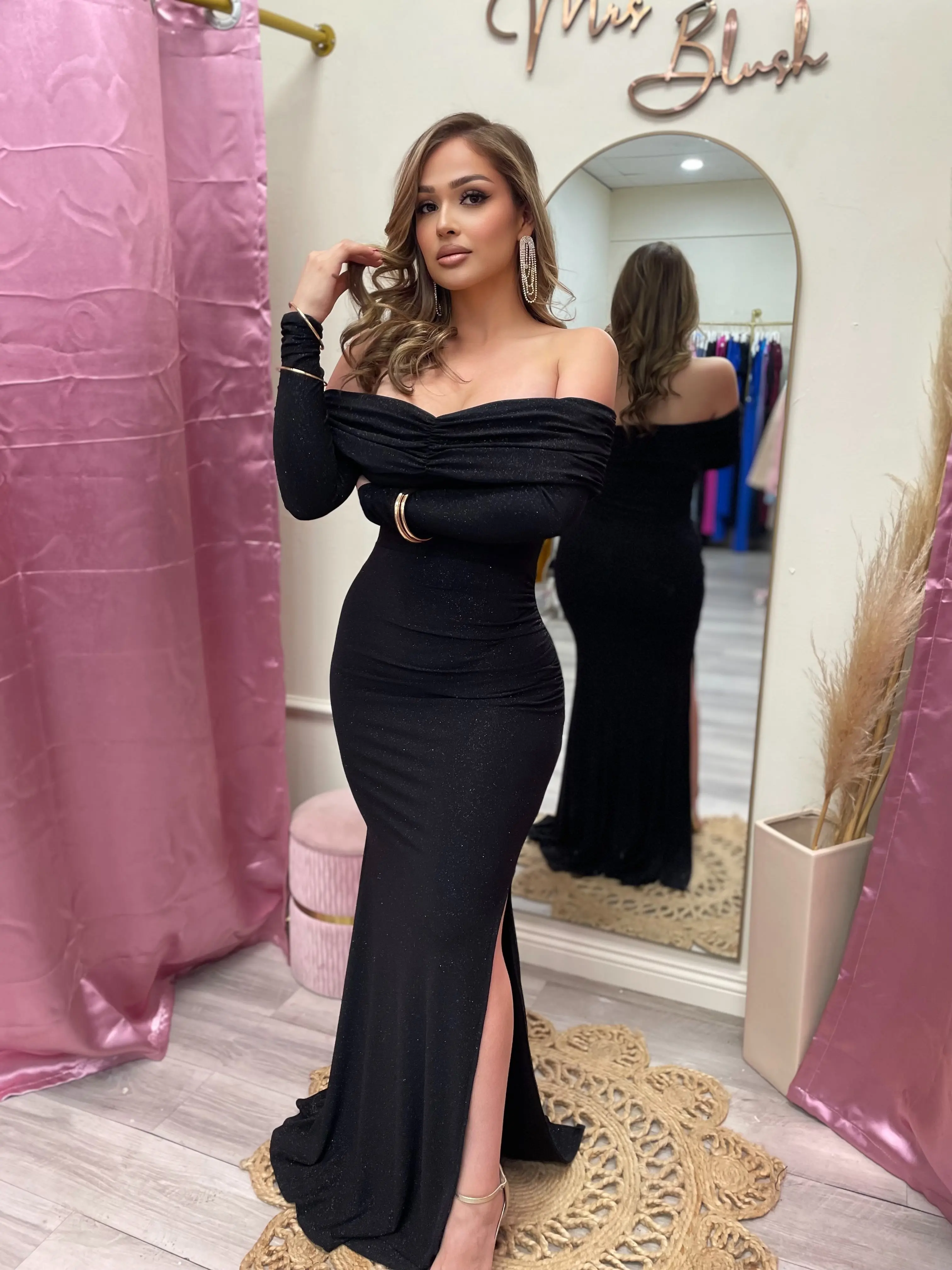 princess polly baby blue dress How did Ariana Grande dress for the Golden Globes 2026? Red carpet look  decoded