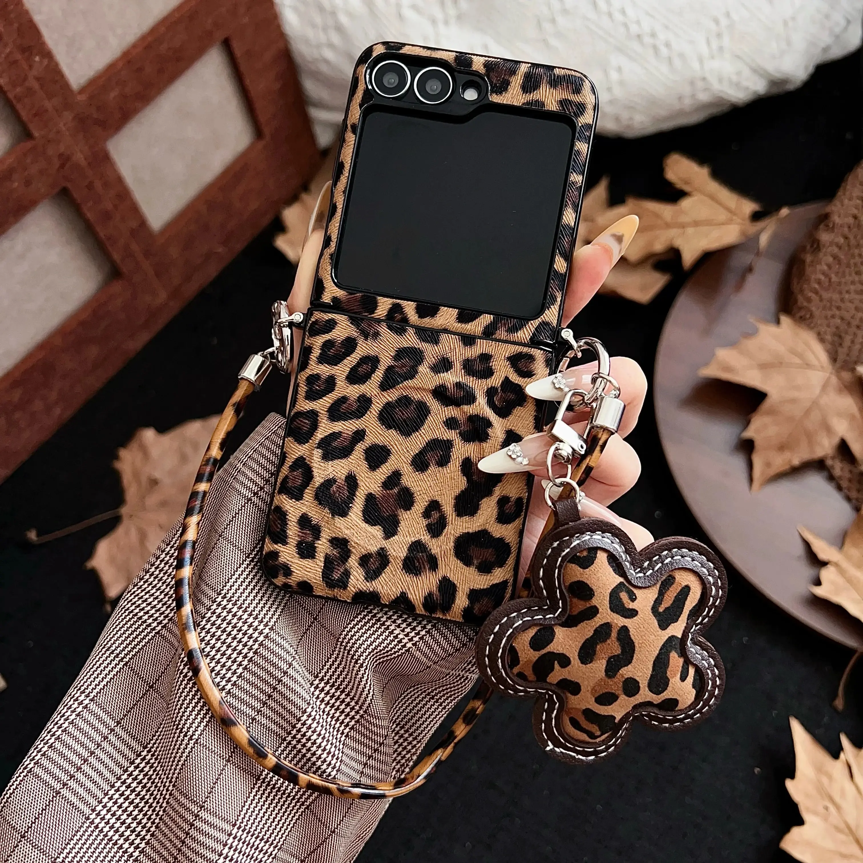 Leather Leopard Print For Magnetic Phone Case For Samsung Galaxy Z Flip 7 6 5 4 Flip7 FE Cases with Hand Rope Cute Cases Magsafe
