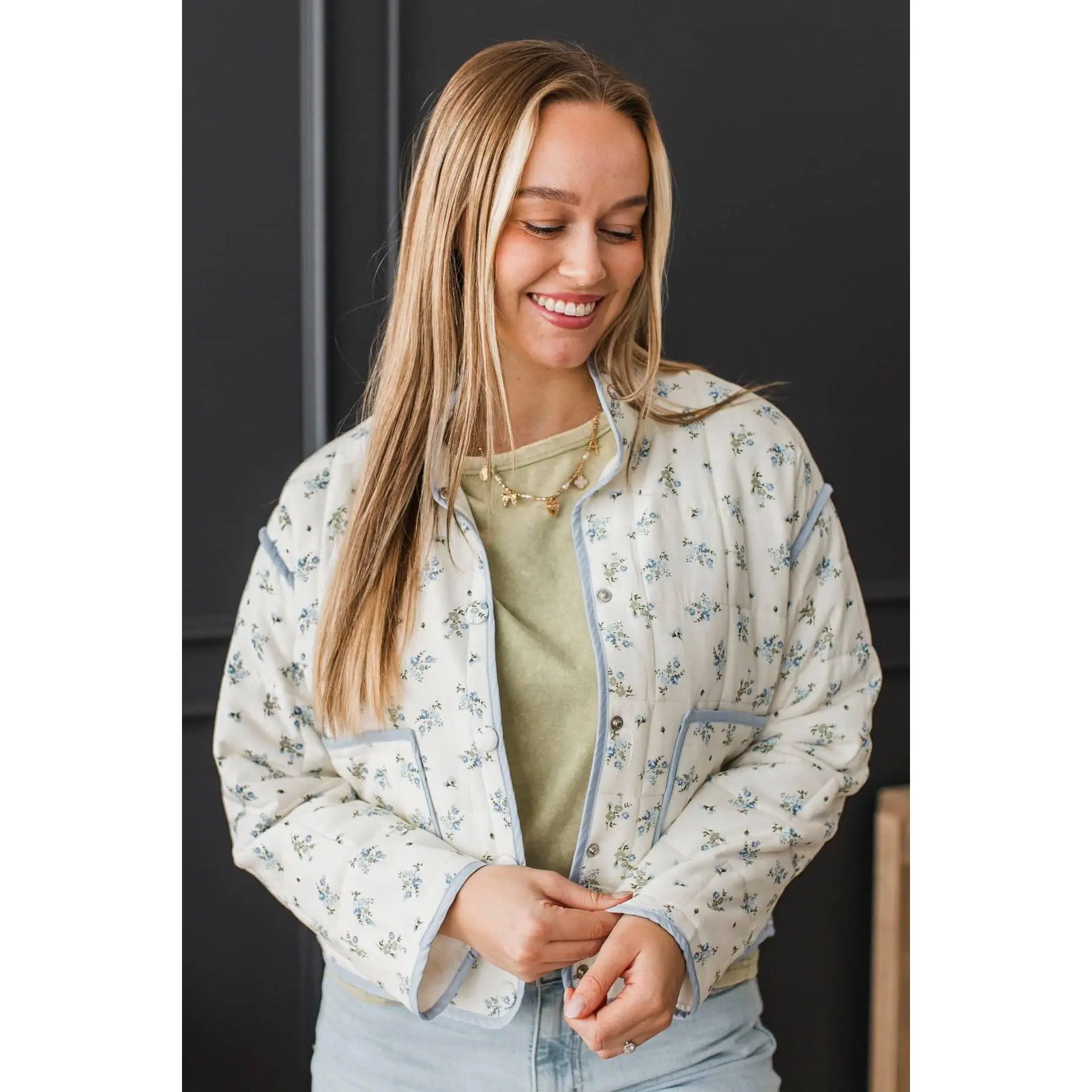 Women's Floral Print Quilted Jacket, Lightweight Rayon Fabric Puffer Coat with a Cropped Fit and Button-Up Front, Coats, Outerwear