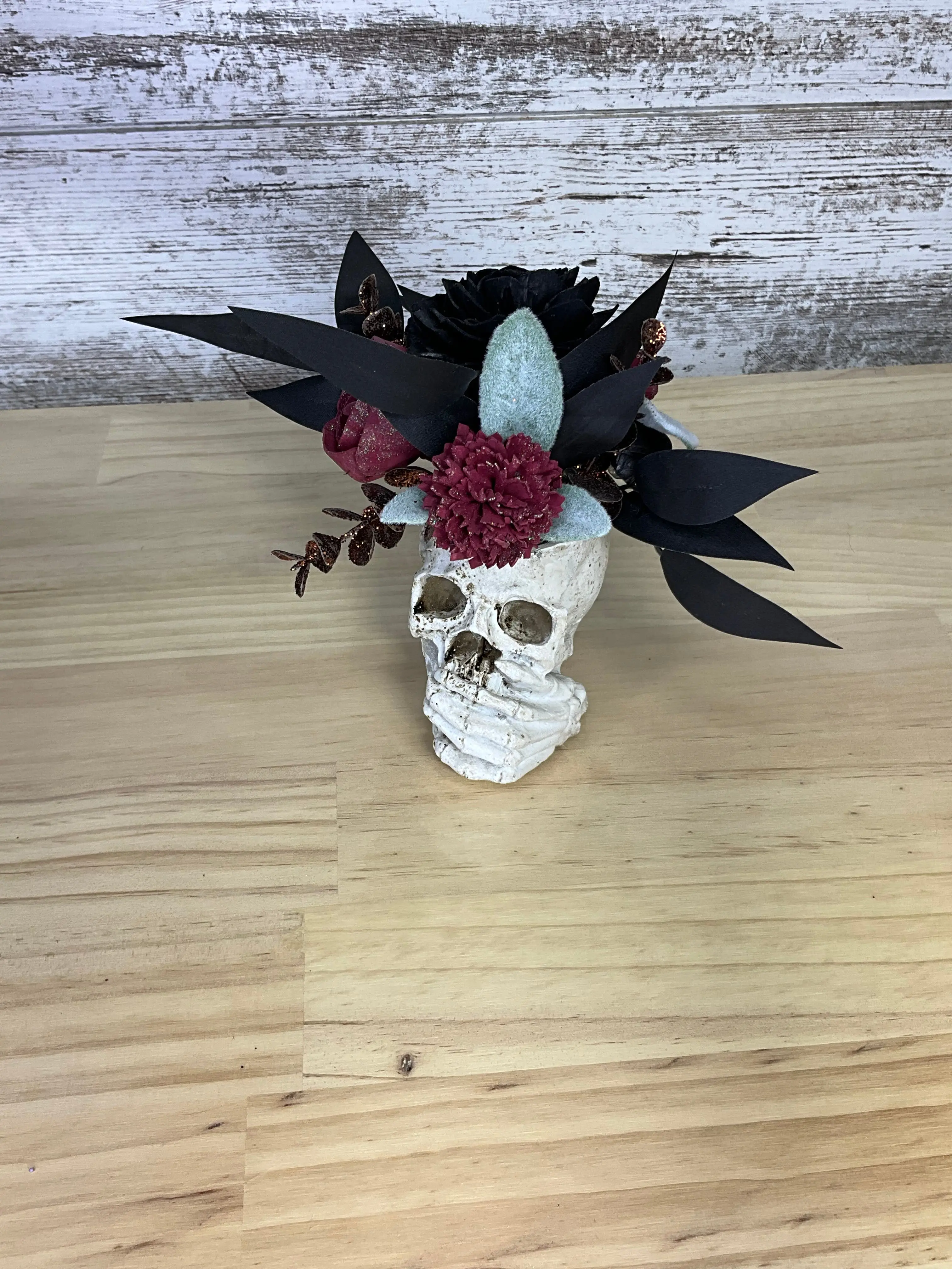 Gothic Black-Burgundy Skull Vase with Sola Wood Flower Arrangement & Succulent Leaves, Gothic Decor, Dark Academia Home Display, Halloween & Day of Dead Home Supplies Gift