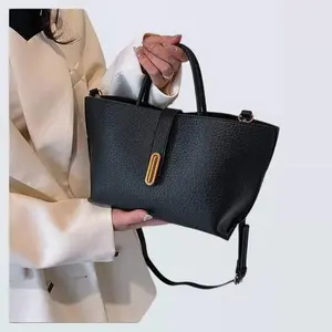 Shoulder Crossbody Bag easiest for match and Exquisite Tote Bag for Women Elegant Solid Color Handbag for Women Fall & Winter Fashionable Crossbody Bag High-Quality Daily Commuter Shoulder Bag