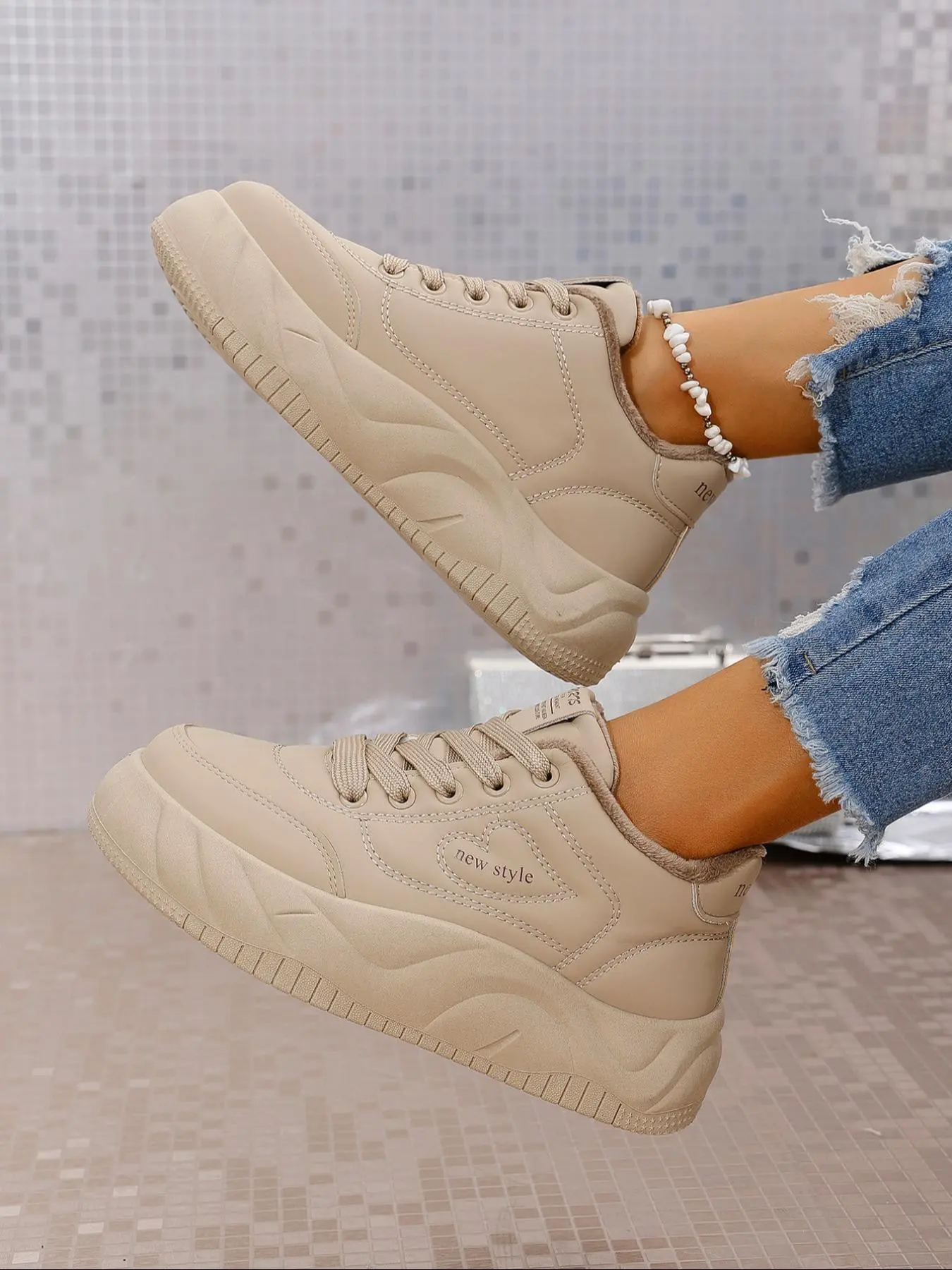 Women's Fashionable Lace Up Low Top Sneakers, Casual Comfortable Warm Thermal Lined Sports Running Shoes for Fall & Winter, Female All-match Round Toe Shoes for Daily Wear