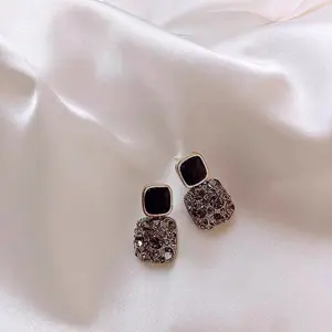 Black square diamond earrings Female Elegant