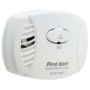 First Alert 1039734 Plug-In with Battery Back-Up Electrochemical Carbon Monoxide Alarm
