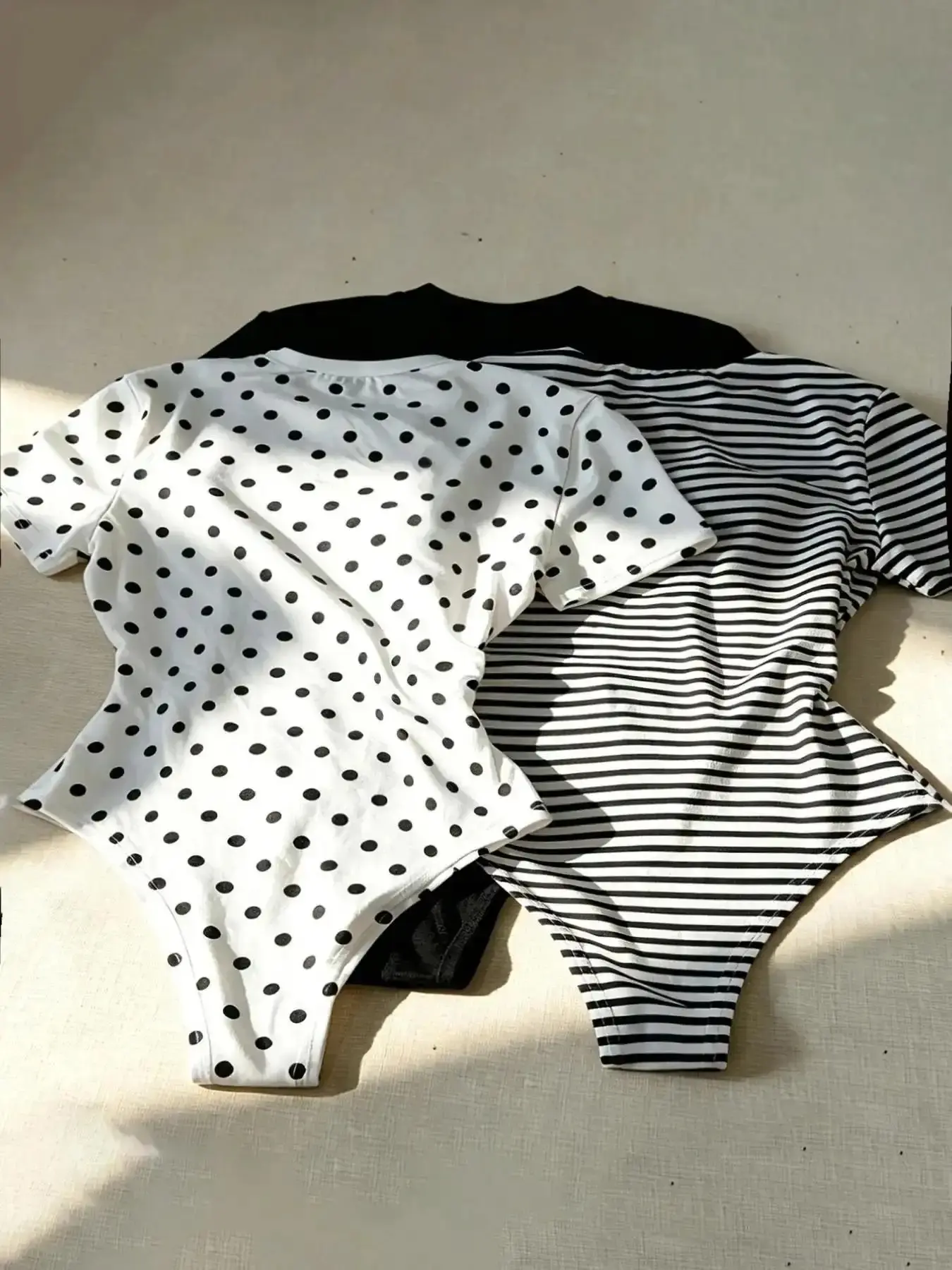 Women’s Short Sleeve Slim Fitting Bodysuit, Polka Dot & Striped Print Crew Neck Top, Fit Basic Tee, Casual Chic Aesthetic, Stretchy Soft Fabric, Versatile for Daily Wear and Summer Outfits Fashion Women Womenswear put