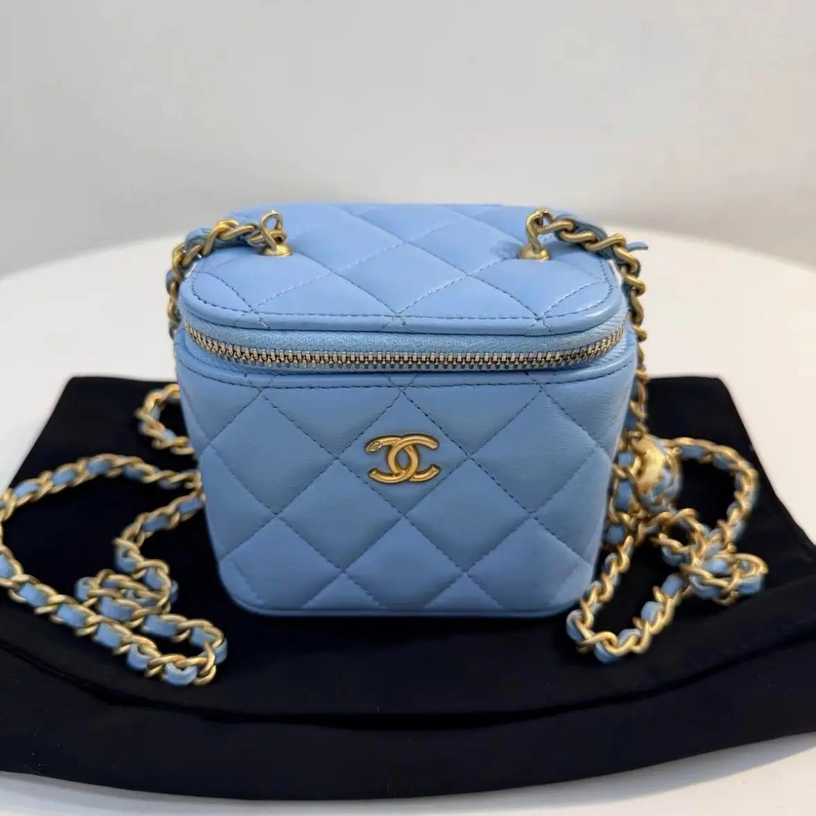 Pre-owned CHANEL blue vanity