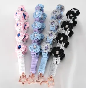 Handmade 4 Color Macrame Flower Wristlet Phone Strap Wristlet WIth Star Buckle Keychain Daisy Weave Aesthetic Handmade Daisy Phone Strap Accessory Charm Flower Lanyard Gift