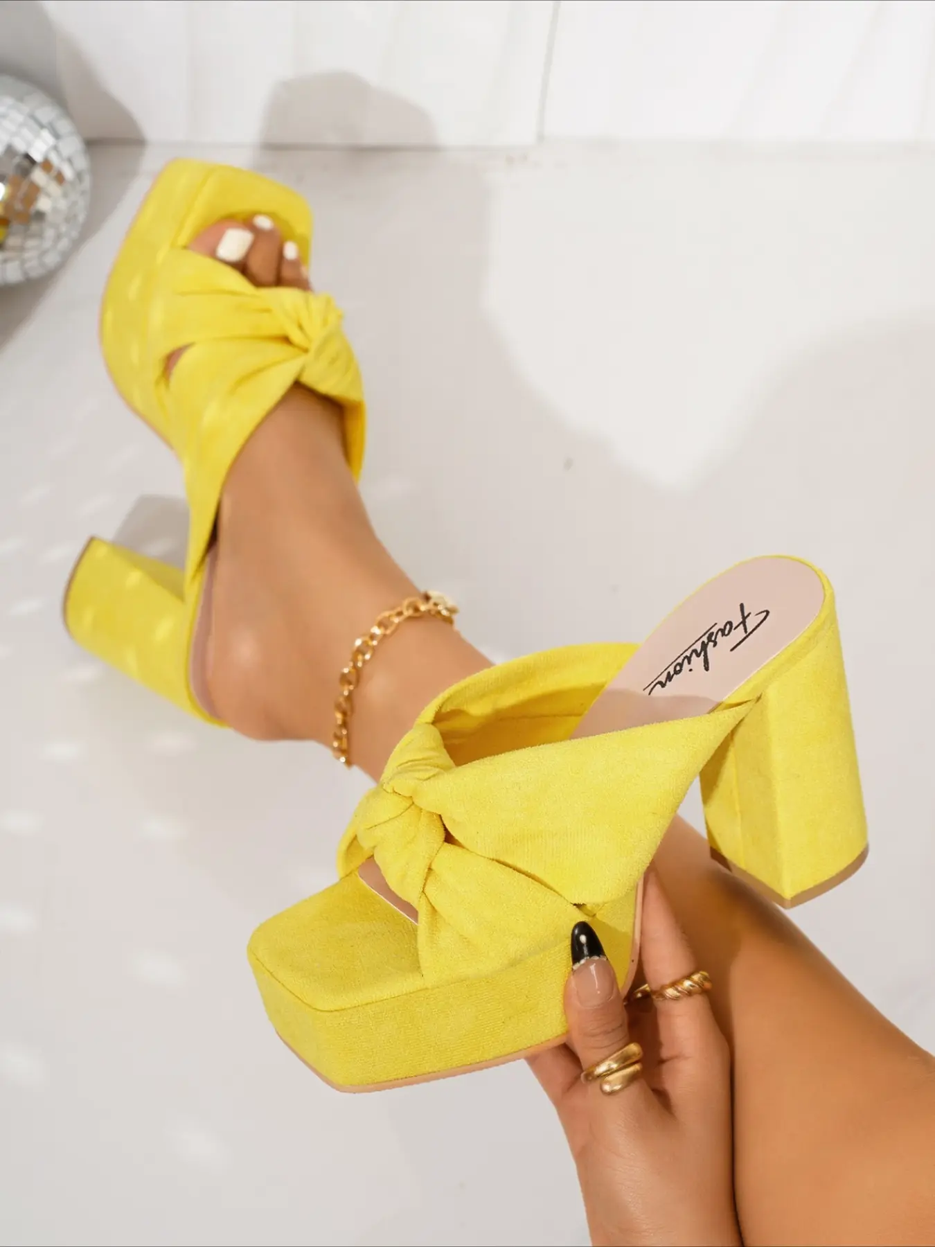 European and American vintage-style Fashion velvet knot high heel sandals with a waterproof platform, thick heel, square toe, perfect for formal events or casual wear.
