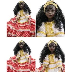 Muñecas religiosas y Silla