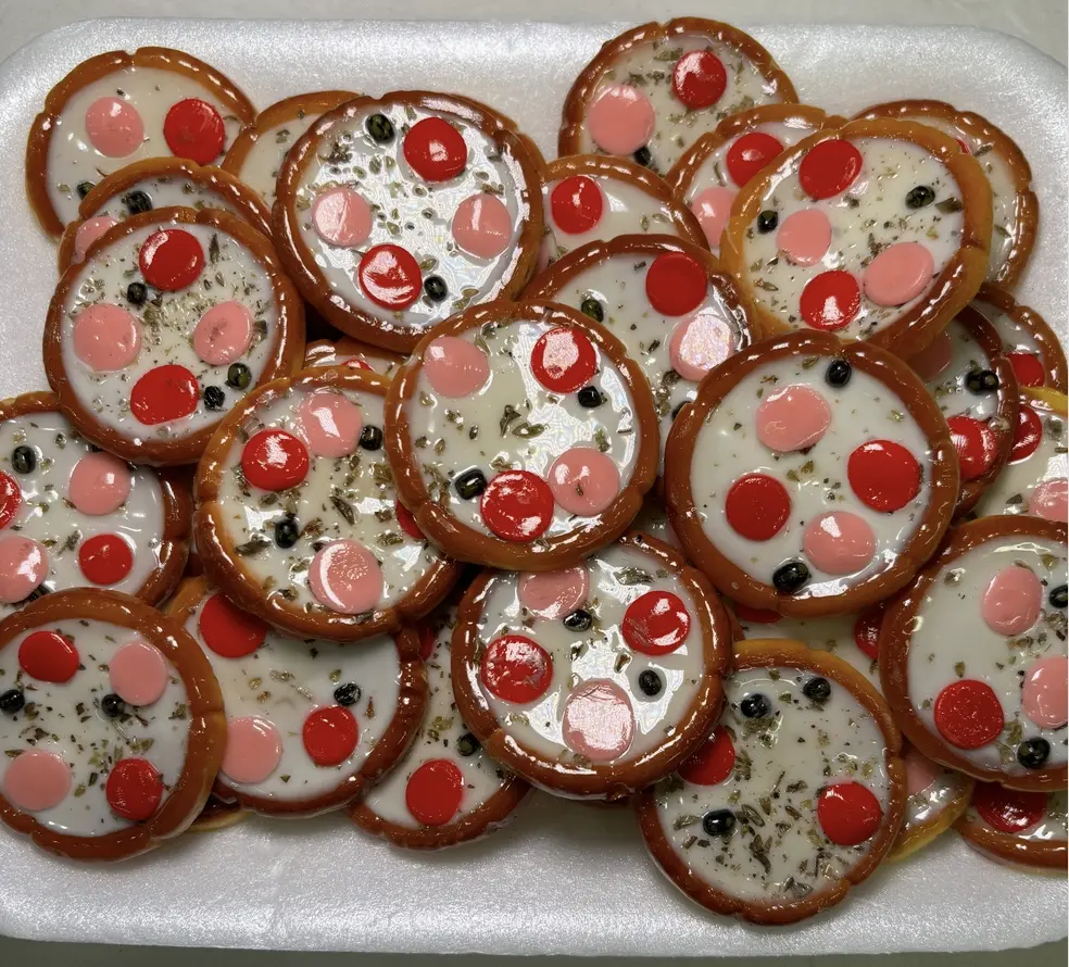 Mini Supreme Pizza Fridge Magnet – Realistic Fake Food Kitchen Décor Decor Decorative