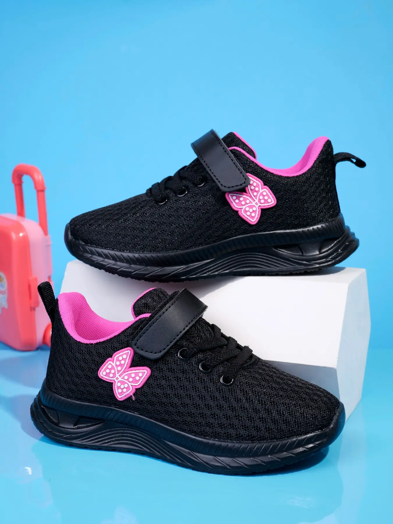 Spring/autumn Flyknit Sports Shoes, Knitted Running Shoes, Lightweight Breathable Shoe Face, Cute Butterfly Drop Design, Ideal for Daily Wear and Versatile Running