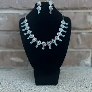 Prett Ad necklace set