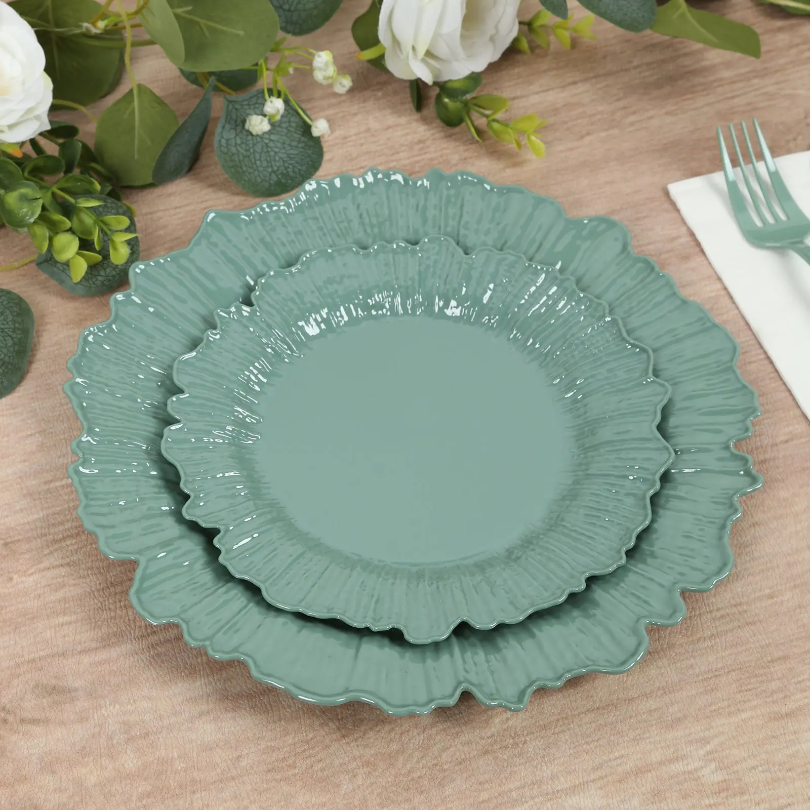 Disposable Dinnerware Set - 20-Pack Fancy Dusty Sage Green Reef Design Plastic Plates, 7 in Dessert & Appetizer Plates for Baby Shower, Birthday Events
