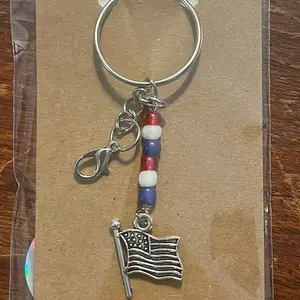 Independence Day Keychain with American Flag Charm and Patriotic Beads for Festive Accessory