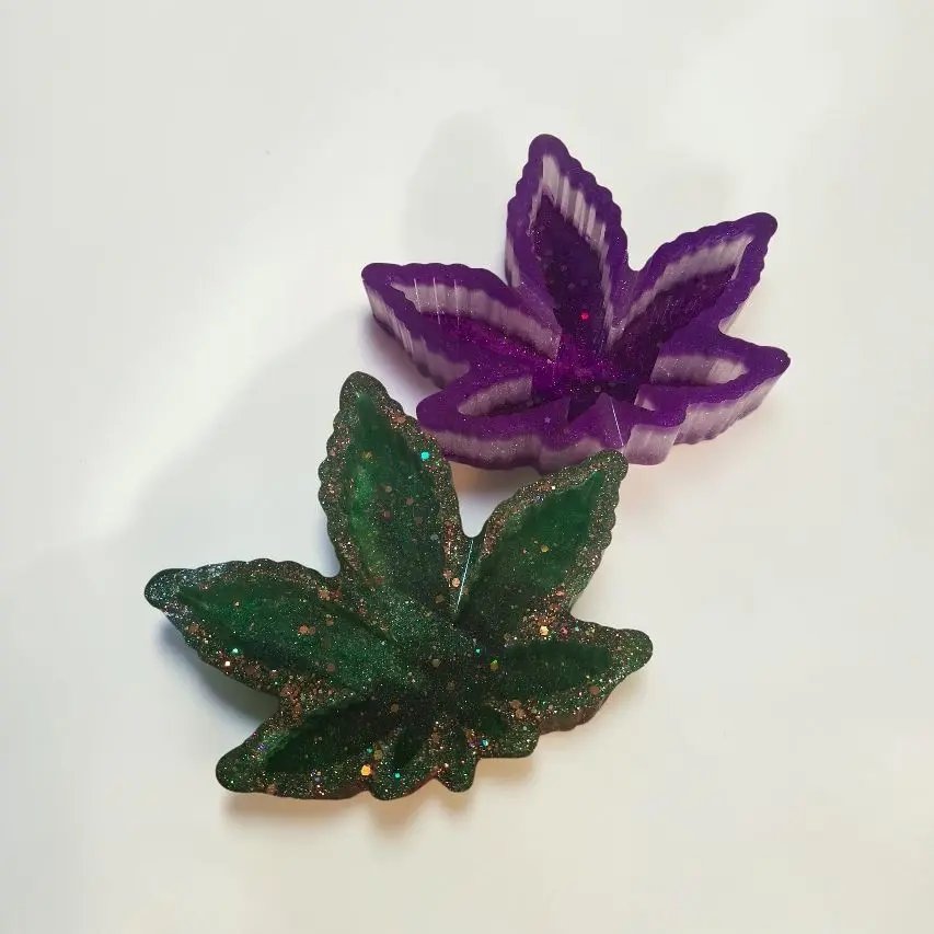Leaf Shaped Resin Ashtray - Green and Purple Glitter Design for Decorative Use