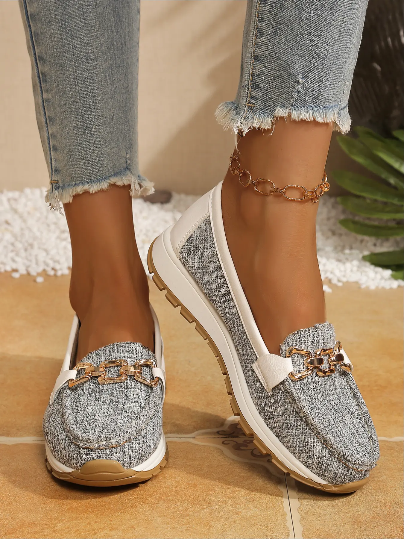 Ladies' gray linen blended Low Top Loafers, slip-on thick-soled casual shoes with gold chains, comfortable flat shoes, suitable for work and daily wear Women