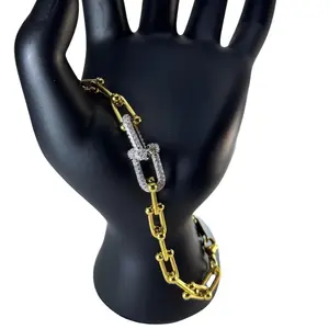 Horse Hoof Design Bracelet with Diamond-Like Decoration