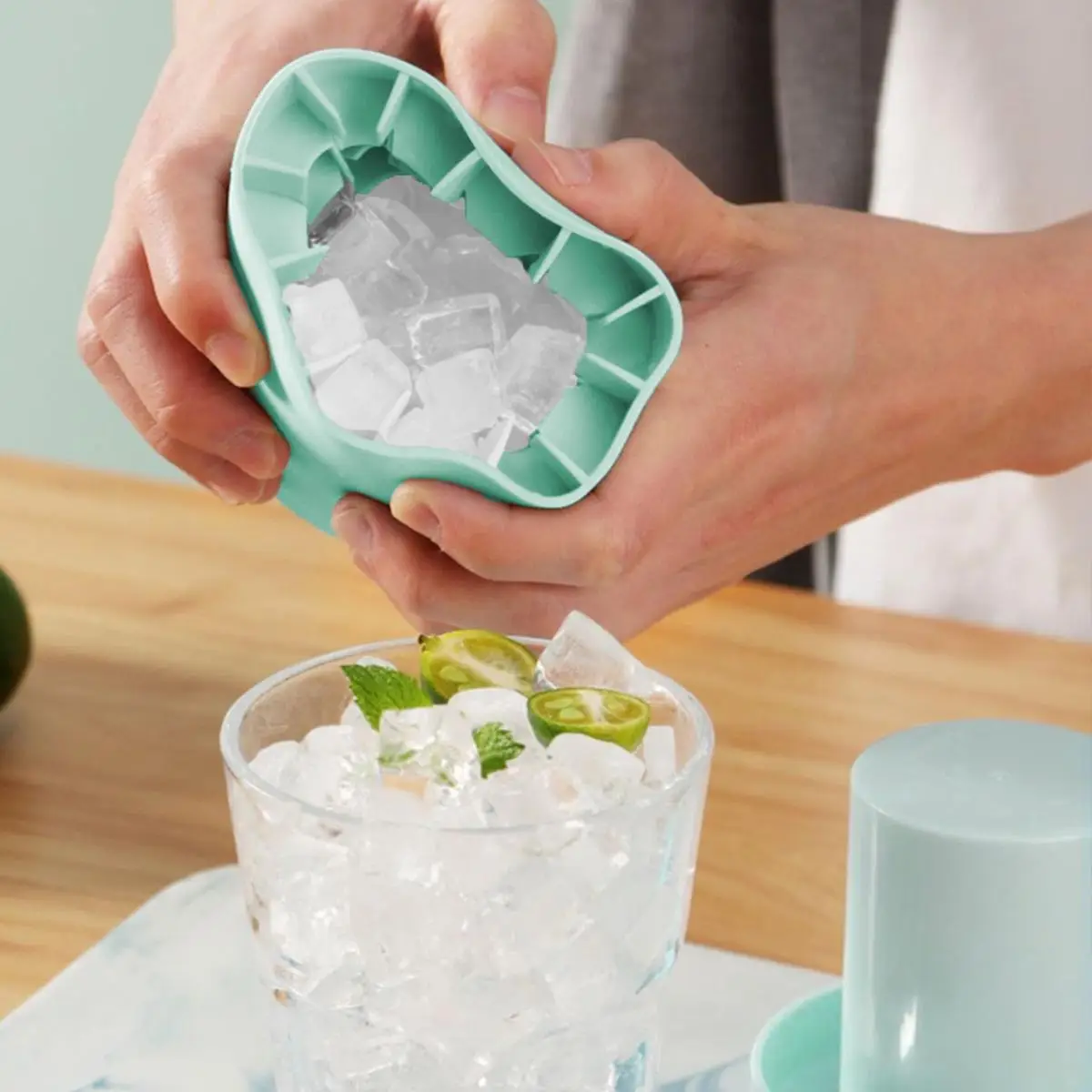 Kitchen Accessories Round Cylinder Shape Silicone Ice Cube Mold, 1 Count Ice Cube Tray, Mini Ice Bucket For Home Kitchen, Kitchen Gadgets