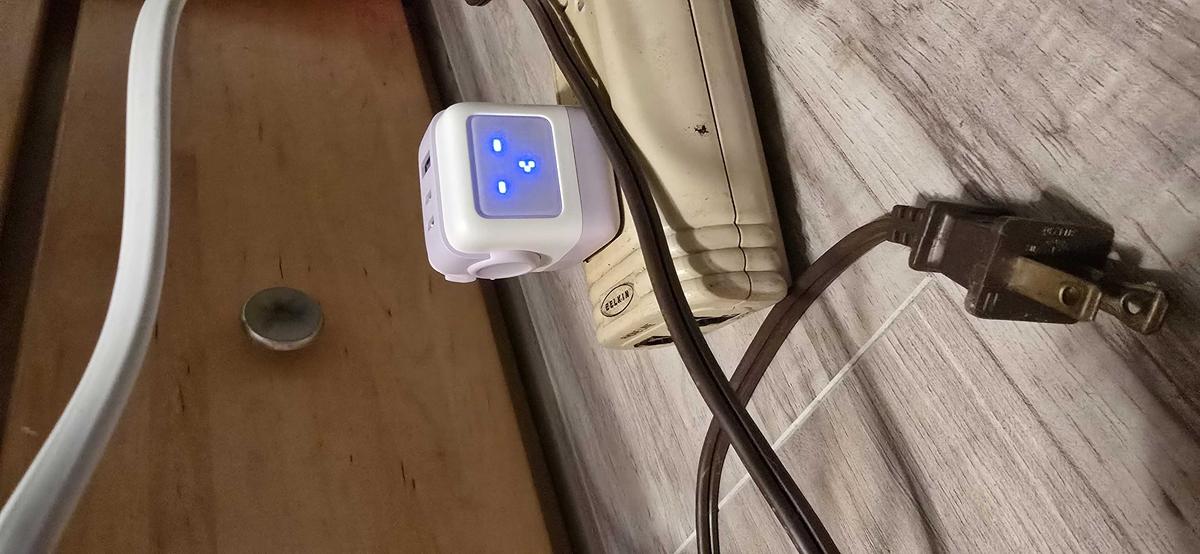 Item: RG 65W Charger Purple