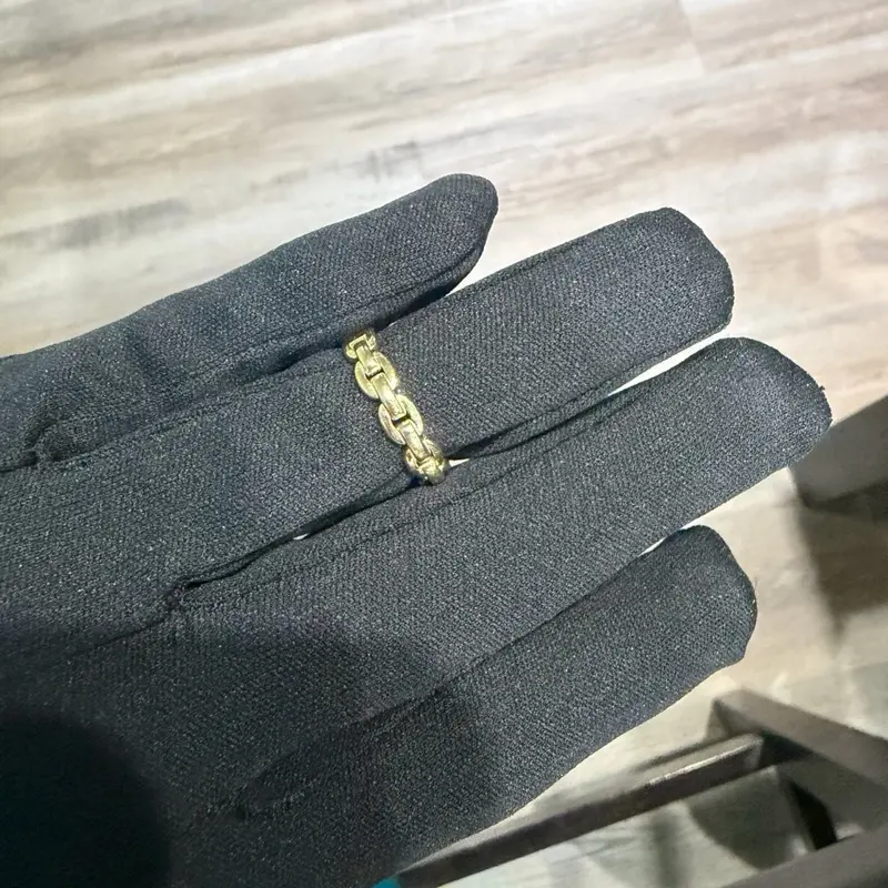Elegant Chain Ring for Women - Gold Tone Design, Perfect for Everyday Wear, Stylish and Versatile Accessory