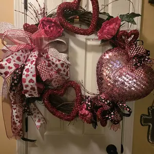 Pink Heart Valentines Wreath