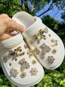 New 18-Piece Detachable DIY Decoration Set, Electroplated Gold Bear, Golden Rhinestone Bow, Shoe Accessories for All Seasons, Rhinestone Shoes Charms