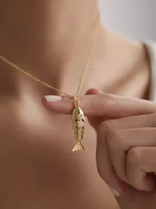 Gold Fish Necklace Link Chain for Good Luck -Trendy Retro Koi fish Moveable Pendant Stainless Steel Collarbone Chain Jewelry Accessories Gift for Mom & Holidays. Casual , going out