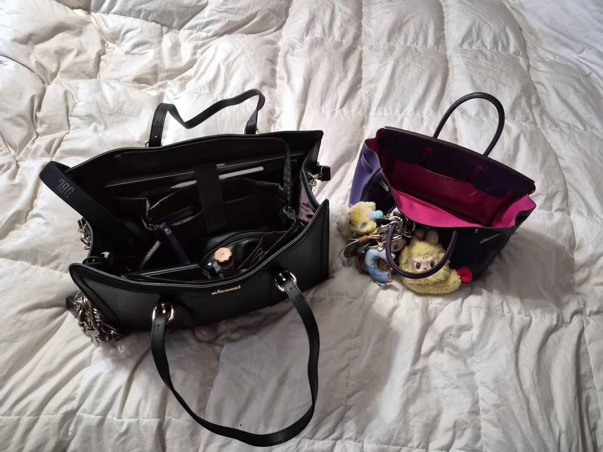 Item: Black(Leather), 17.3''