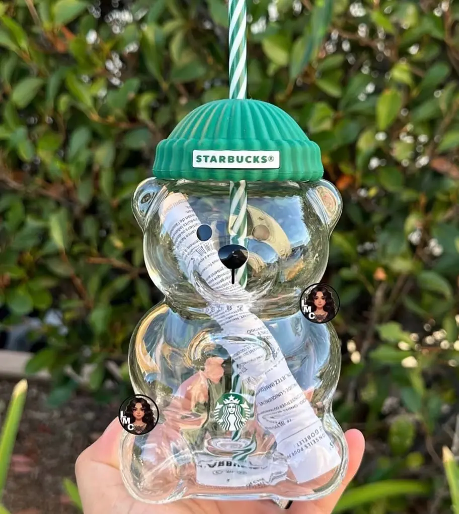 New 2026 Starbucks Limited Bearista Green Bear Cup Tumblers Strawberry Topper Baseball Cap, Anniversary Gift, Creative Cocktail & Soda Glassware
