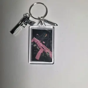 COD Konig Keychain with Gun Design and Bullet Charm for Accessories