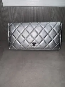 Pre-owned CHANEL Soft metallic lambskin leather in a radiant silver hue bag accessories Metallic Silver Long Wallet 15287812 (2011)