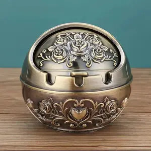 Room Decor Vintage Rose Pattern Ashtray with Lid, 1 Count Portable Metal Ashtray, Hand Carved Indoor & Outdoor Decorative Ashtray, Home Office Decoration, Home Essentials, Bedroom Decor, Home Decor, Collectible Room Decor, Room Accessories, Men Gifts