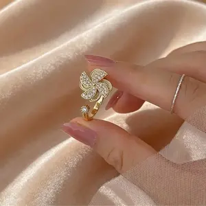 Sunflower stress-relief ring for women, gold anxiety-relief crystal ring with cubic zirconia sunflower design, adjustable rotating open ring—romantic gift for her, wedding ring, toi et moi rings,promise rings gf tiktokshopspringglowup