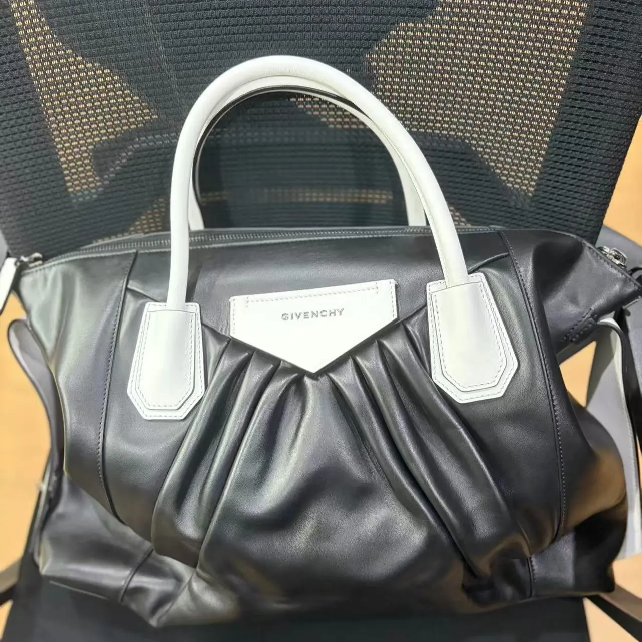 Pre-owned GIVENCHY bag C0723