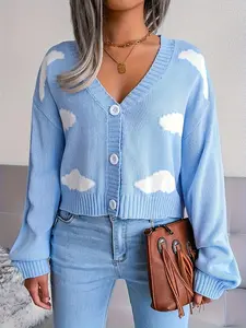 A large-size women's light blue cloud pattern white button door flap short knitted cardigan, suitable for a variety of styles such as fresh casual style and daily fashion style, suitable for autumn and winter.