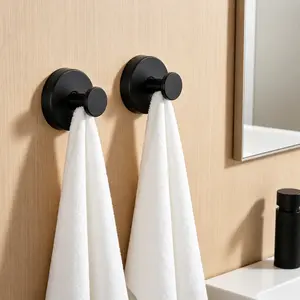 Drill-free bathroom suction hooks, suitable for shower rooms, can be used to hang towels, bathrobes, bath balls, etc. They can be installed on bathroom walls, kitchens, glass, mirrors, tiles and smooth, non-porous surfaces. Layer