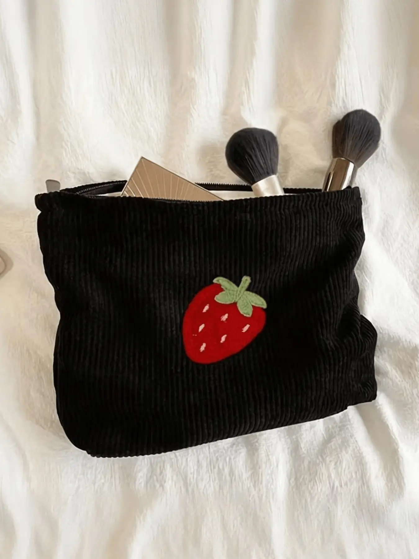 Lightweight Strawberry Makeup Bag, Fashionable Straw Print Corduroy Cosmetic Bag, Zipper Travel Organizer, Unisex Non-Waterproof Mini Makeup Box, Cosmetics Organizer