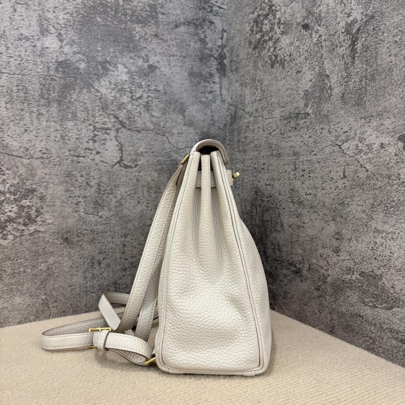 Pre-owned HERMÈS Leather Backpacks Hermes Kelly Ado Taurillon Clemence 10 Craie (1029m0)