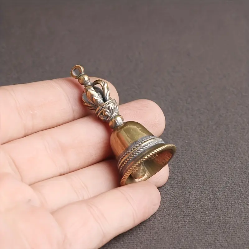 Vintage Copper Alloy Keychain, Elegant Waist Hanging Accessory with an Antique Brass Finish and Intricate Crown & Rope Details, Retro, Metal