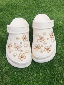 Faux Pearl & Flower Decorated Shoe Charms, Cute DIY Shoes Decoration for Women & Girls, Fashionable Shoes Decorations for Clogs