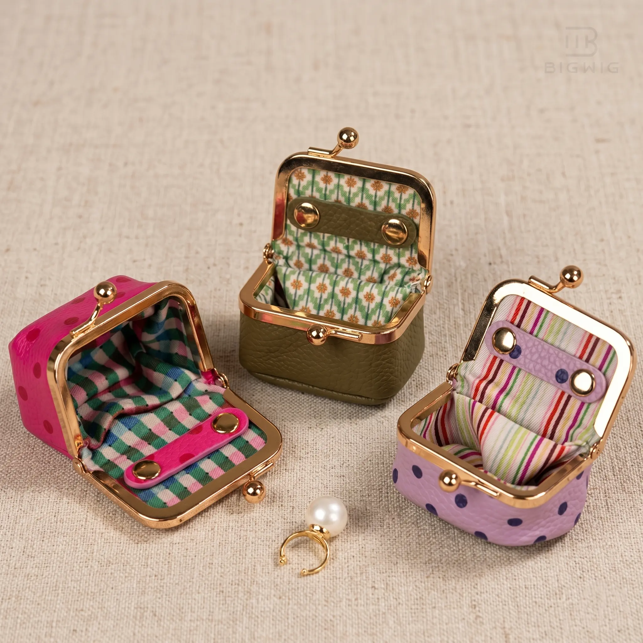 Vintage Kiss Lock Coin Purse for Women, Cute Textured Mini Travel Pouch with Patterned Lining - Compact Bag Organizer, Gifts for Women, Wallet, Wallets, Mini Useful Items, Accessories For Women, Micro Purses tiktokshopbacktoschool