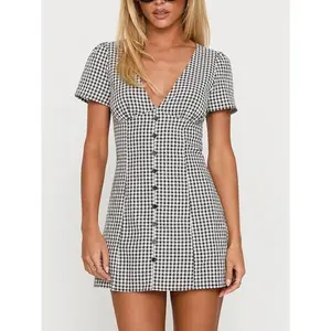 Women’s checkered print V-neck dress, casual and fashionable short-sleeved button-up dress, suitable for everyday wear, all-season women’s clothing GARMENTARY